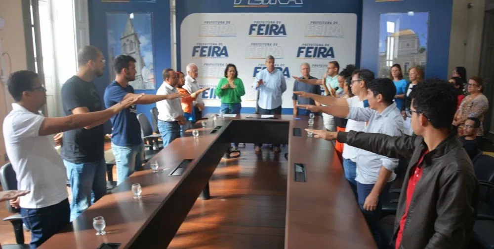 Professores concursados tomaram posse nesta terça-feira 