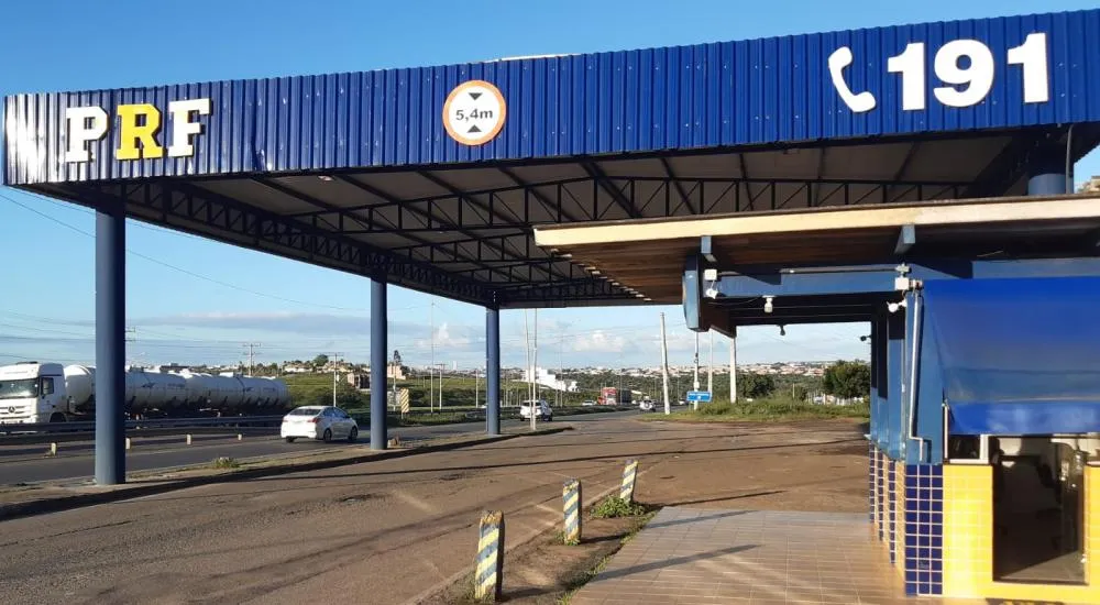 Advogado é preso com cerca de R$ 500 mil em espécie dentro de mala em Feira de Santana