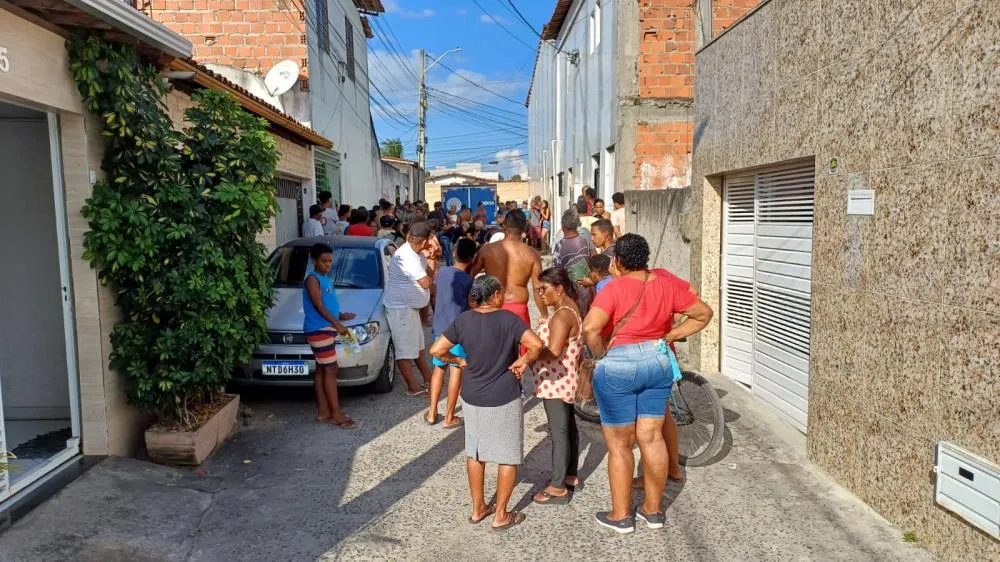 Jovem de 18 anos é morto a tiros durante perseguição no bairro Feira X