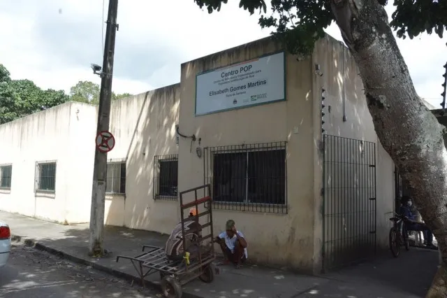 Centro Pop oferta desde alimentos a assistência jurídica a pessoas em situação de rua