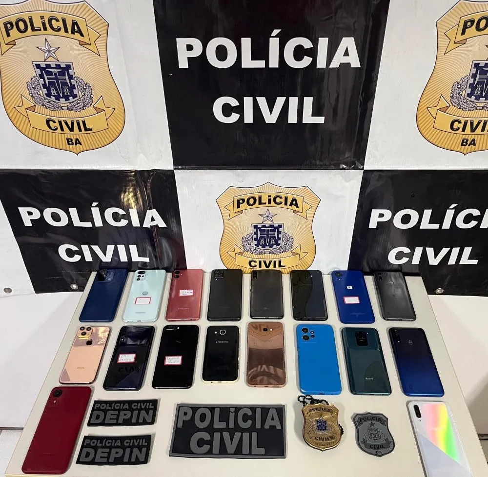 Polícia apreende 18 celulares nesta tarde em Feira de Santana