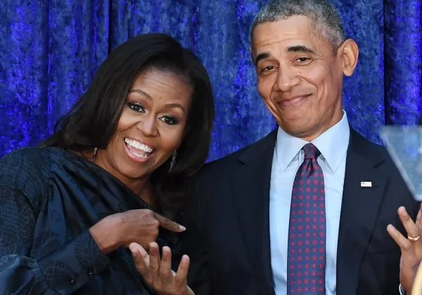 Barack e Michelle Obama discursam no segundo dia da Convenção Democrata