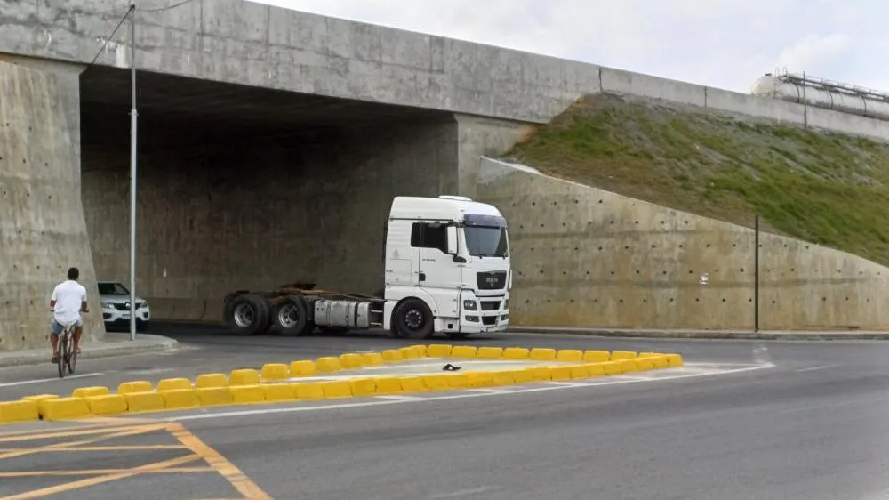 SMT realiza testes em novos semáforos na avenida Eduardo Fróes da Mota