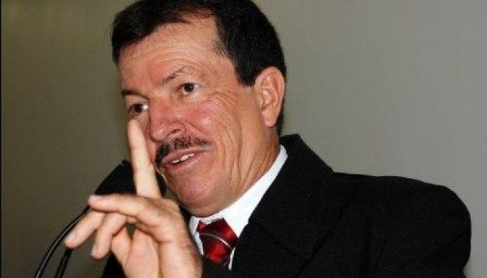 Ex-vereador de Feira é intimado em ação que questiona “parede” de vidro na Câmara