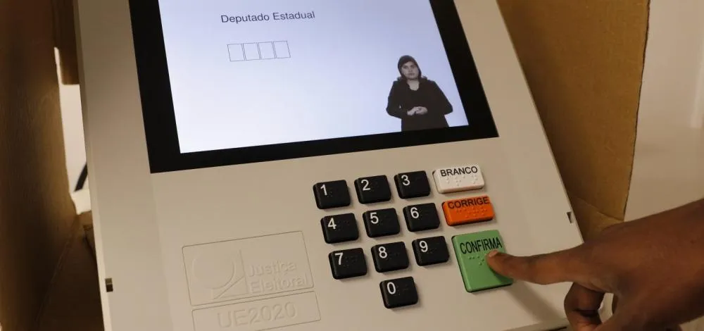 Número de eleitores com idades entre 16 e 17 anos sobe em 104% em comparação com 2020