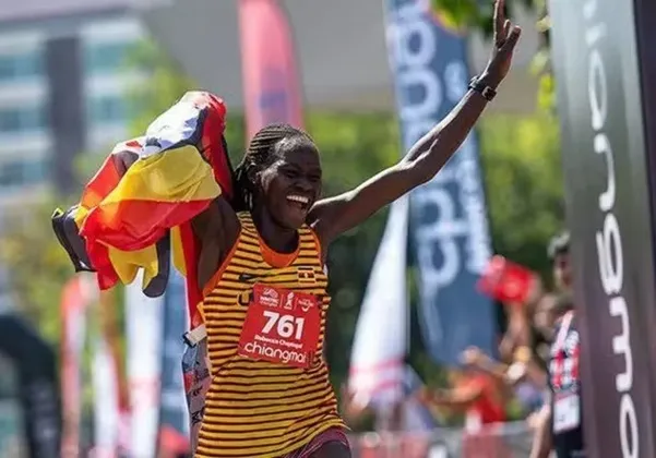 Atleta olímpica de Uganda morre dias após ex-namorado atear fogo em seu corpo