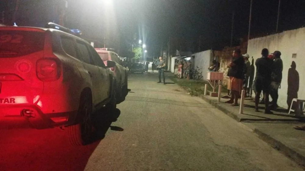 Homem de 24 anos é morto com 4 tiros no George Américo