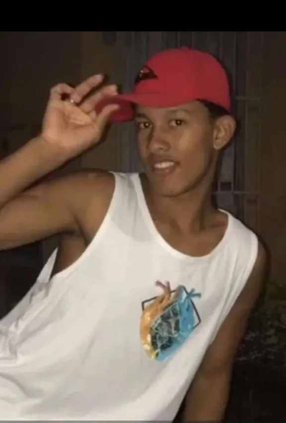 Mãe de adolescente morto em ação policial pede justiça pela morte do filho 