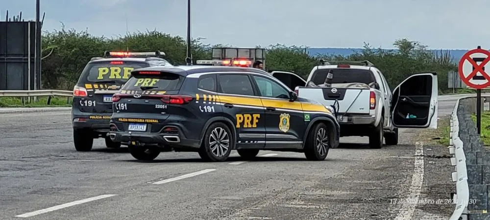 PRF apreende 450 quilos de maconha durante abordagem na BR-116