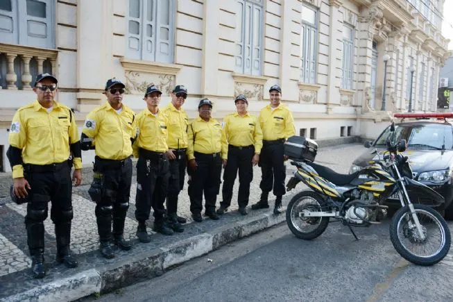 Prefeito assina decreto que regulamenta gratificação para agentes de trânsito