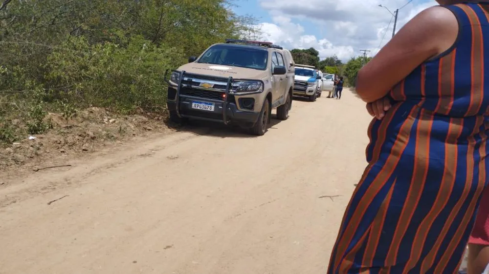 Corpo de jovem é encontrado em estrada no distrito de Matinha, em Feira de Santana