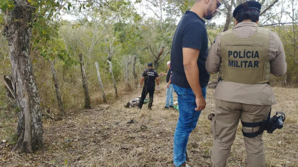 Corpo é encontrado em matagal em Feira de Santana