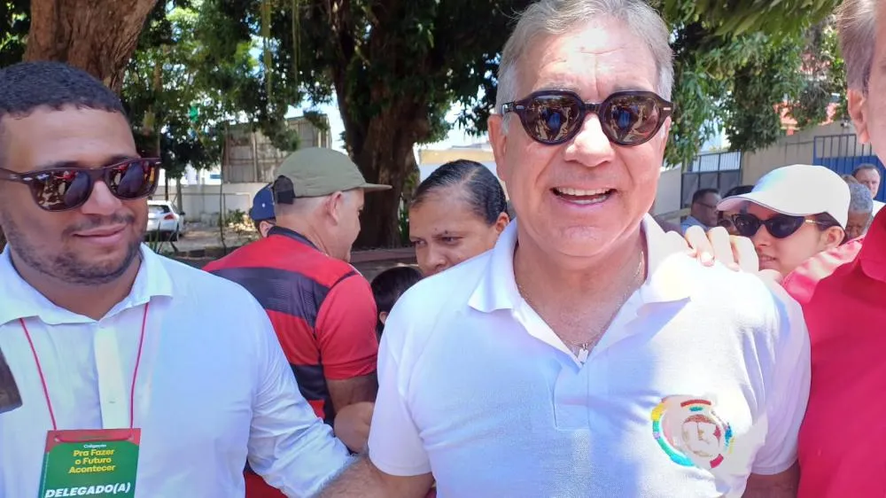 Zé Neto vota no Gastão Guimarães e avalia campanha em Feira de Santana
