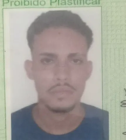 Jovem é perseguido e morto a tiros na Praça da Matriz em Feira de Santana 4o