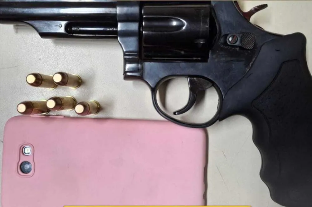 PM conduz para delegacia dois suspeitos de homicídio na Tomé de Souza