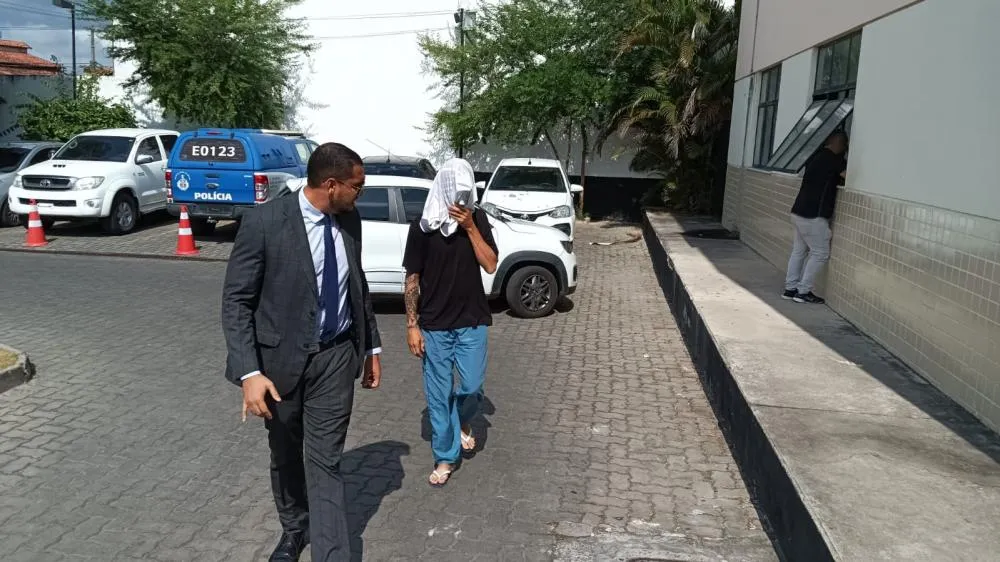 Suspeito de matar manicure Kelly Oliveira é apresentado à polícia e confessa o crime