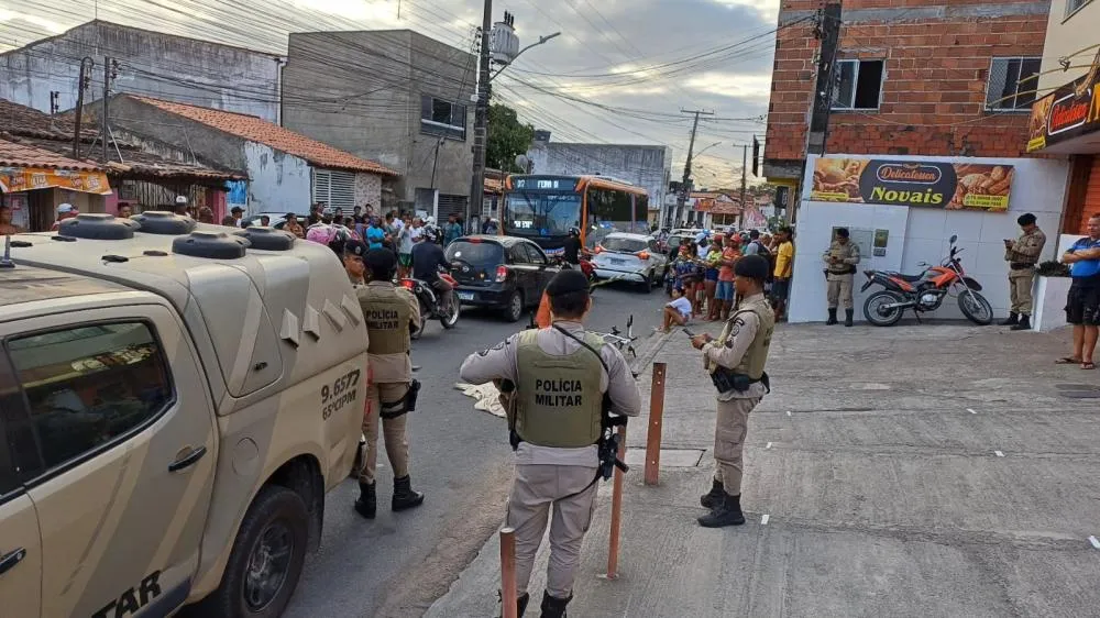 Homem é morto a tiros no bairro Feira IX