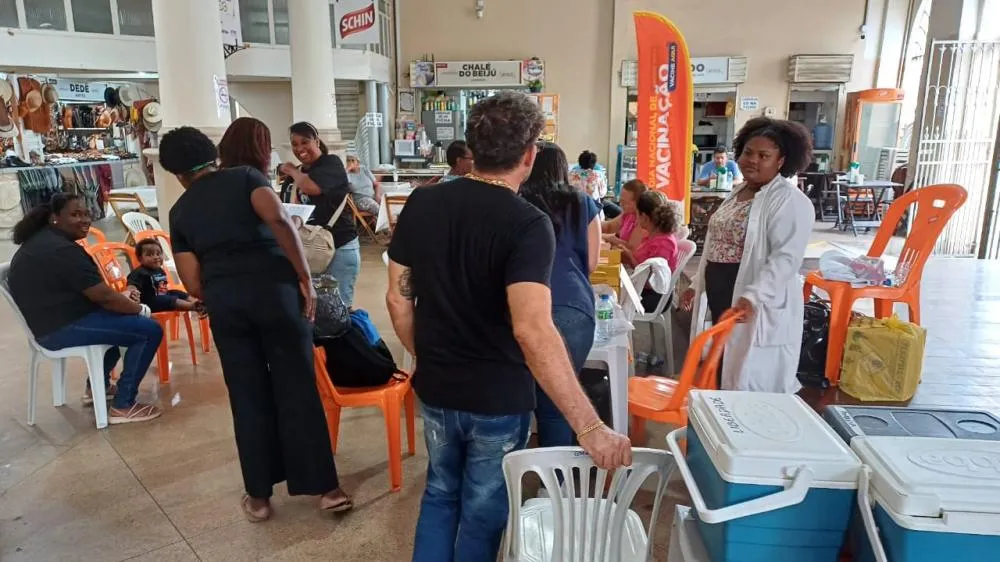 Em alusão ao Dia Nacional da Vacinação, Feira de Santana realiza mutirão no Mercado de Arte Popular
