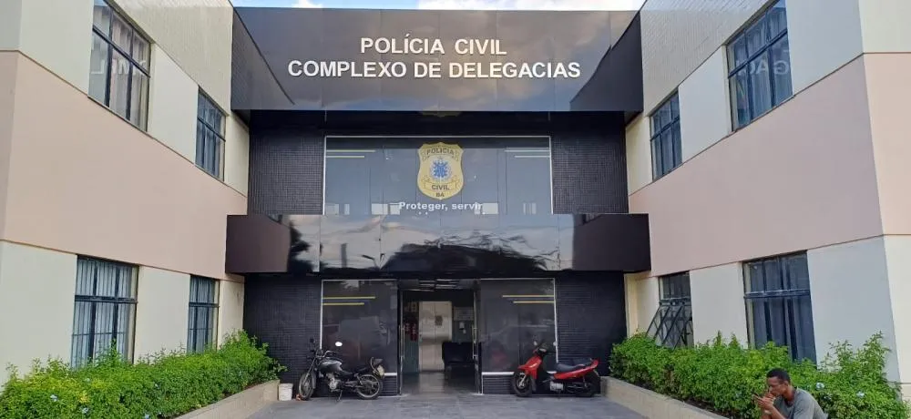 Casal é preso em flagrante com drogas e arma de fogo em Feira de Santana