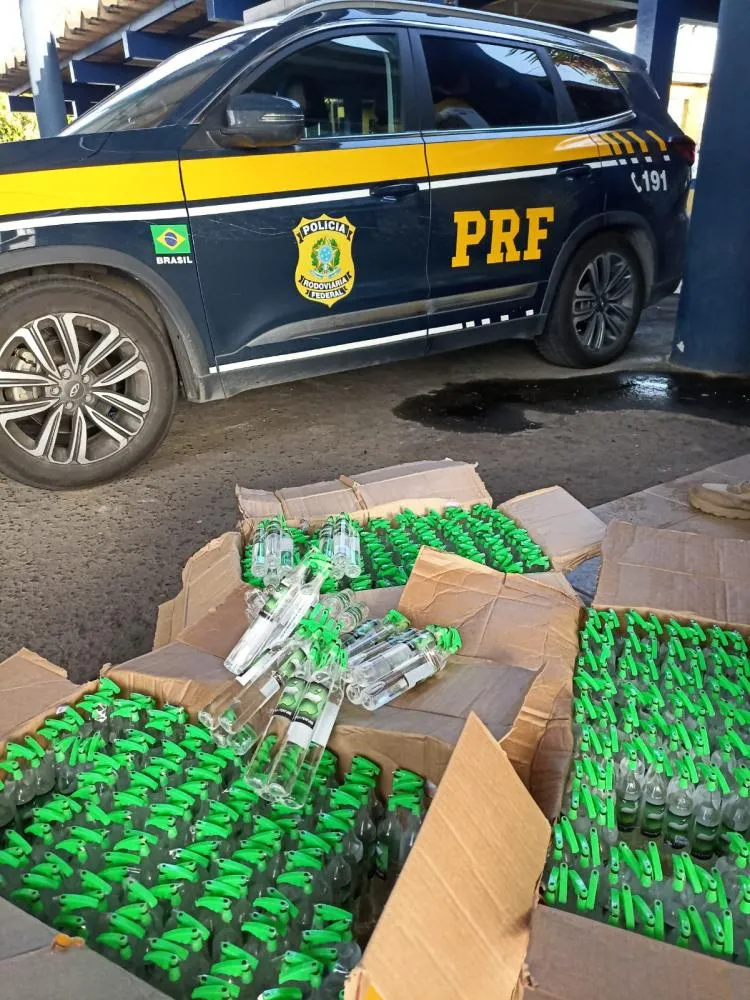 Menor é apreendido com 600 tubos de lança perfume em fiscalização da PRF na BR-116