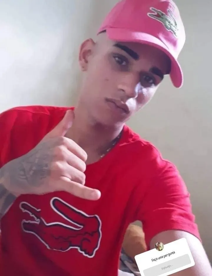 Jovem de 22 anos é encontrado morto com marcas de tiros e corpo queimado na zona rural de Santo Estêvão