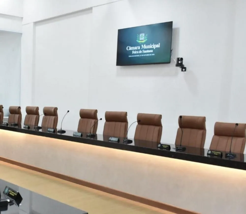 Suplentes Hélio Barreto e Carlinhos Cabeção assumem mandatos na Câmara de Feira de Santana após recontagem de votos