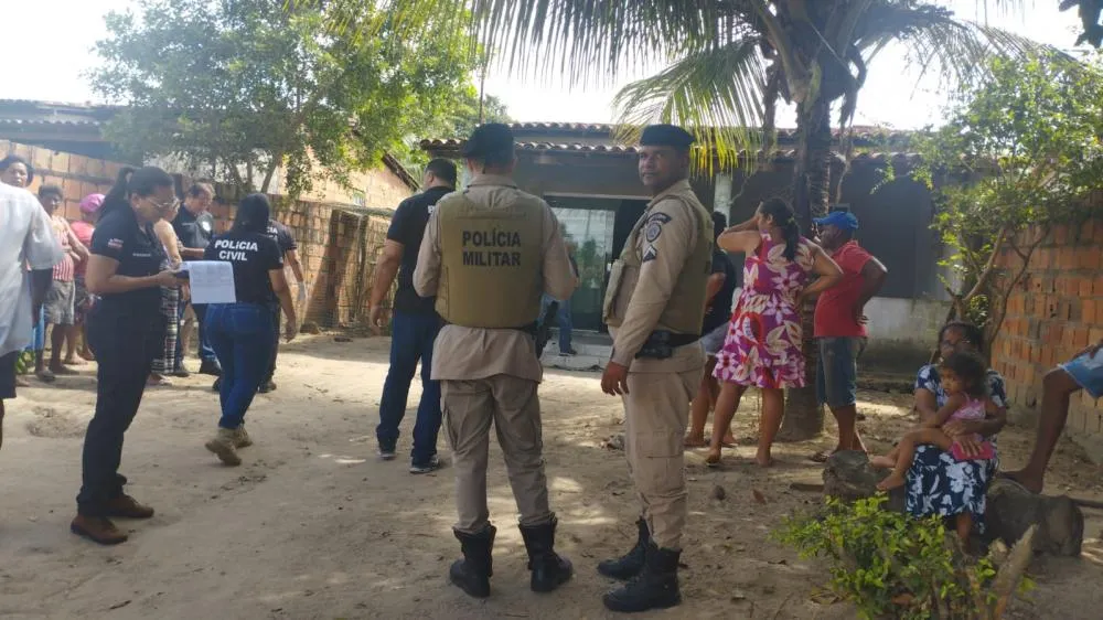 Jovem é encontrado morto a tiros dentro de casa em Feira de Santana