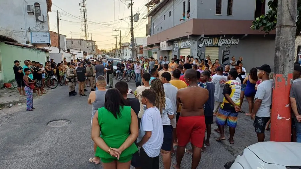 Homem é assassinado a tiros no Dia de Finados no bairro Tomba, em Feira de Santana