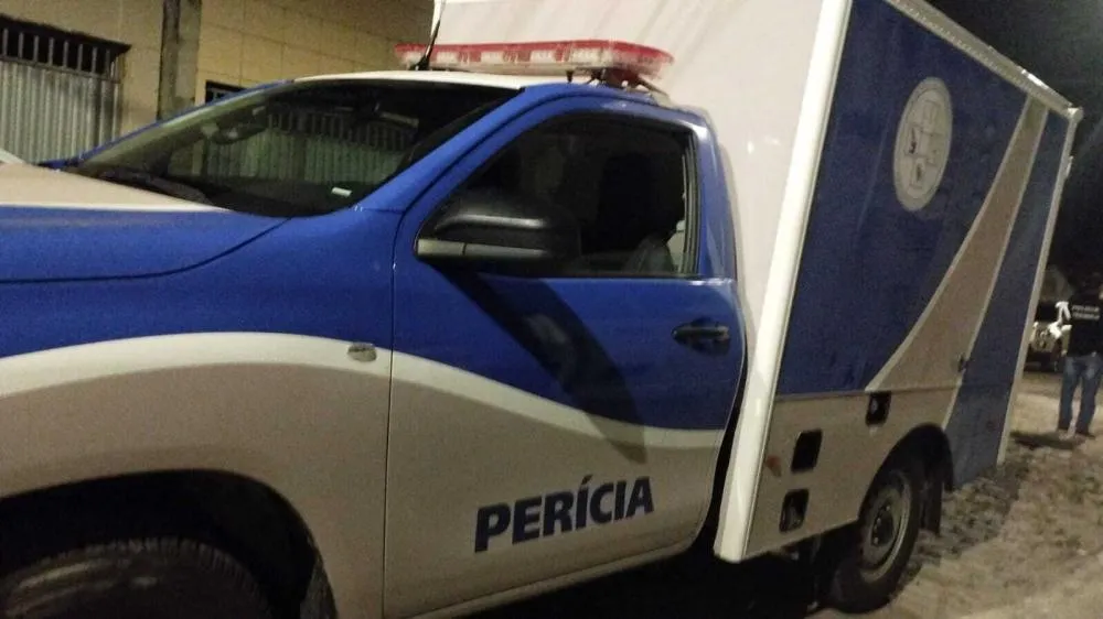 Homem é morto com tiro na cabeça no Feira x