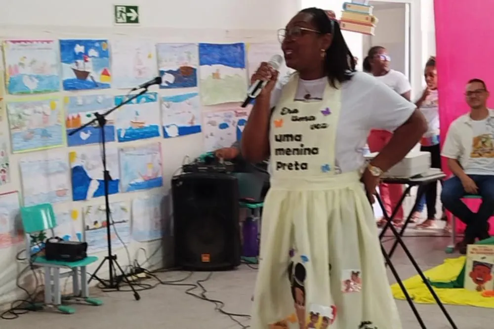 Sarauzinho da Escola Antônio dos Santos abordou obras de Ricardo Ishmael e Leandro Menezes