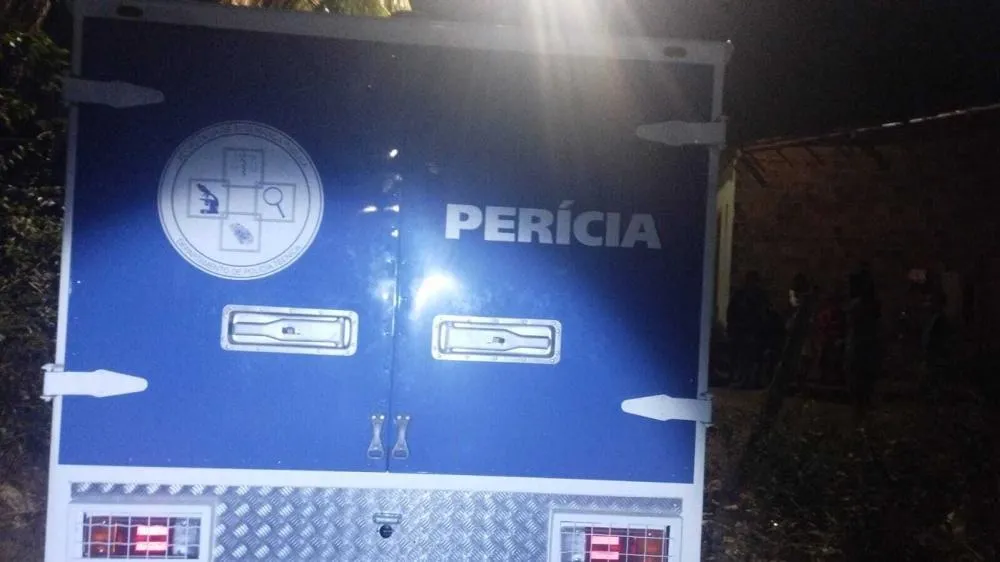 Adolescente é morto a tiros na Estrada do Alecrim