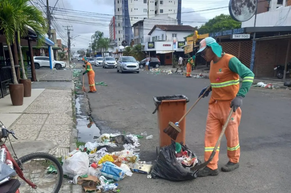 Rápida limpeza da Prefeitura recupera a ordem na rua São Domingos