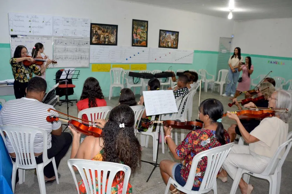 Espírito natalino chega ao CRAS com ensaios do coral e música para todos