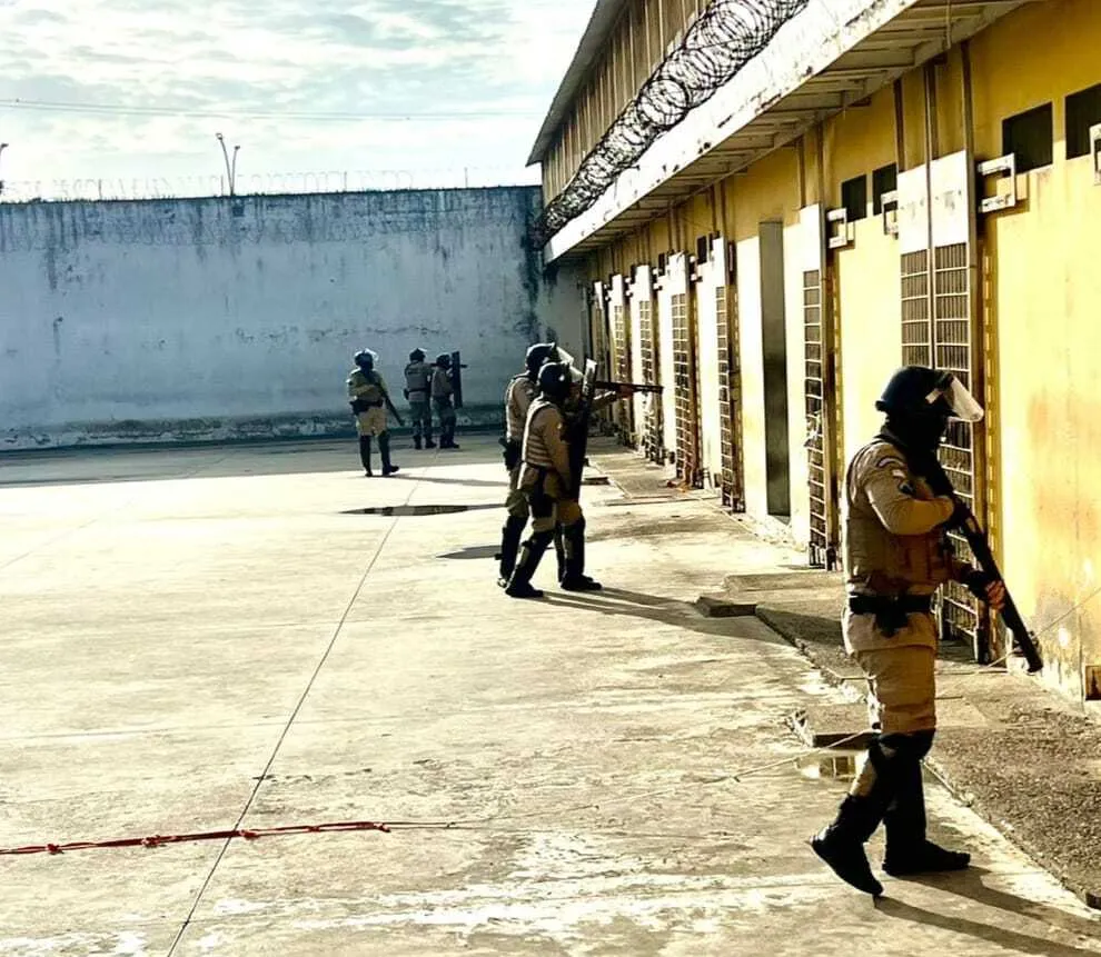 168 objetos perfucortantes foram encontrados em celas do Conjunto Penal